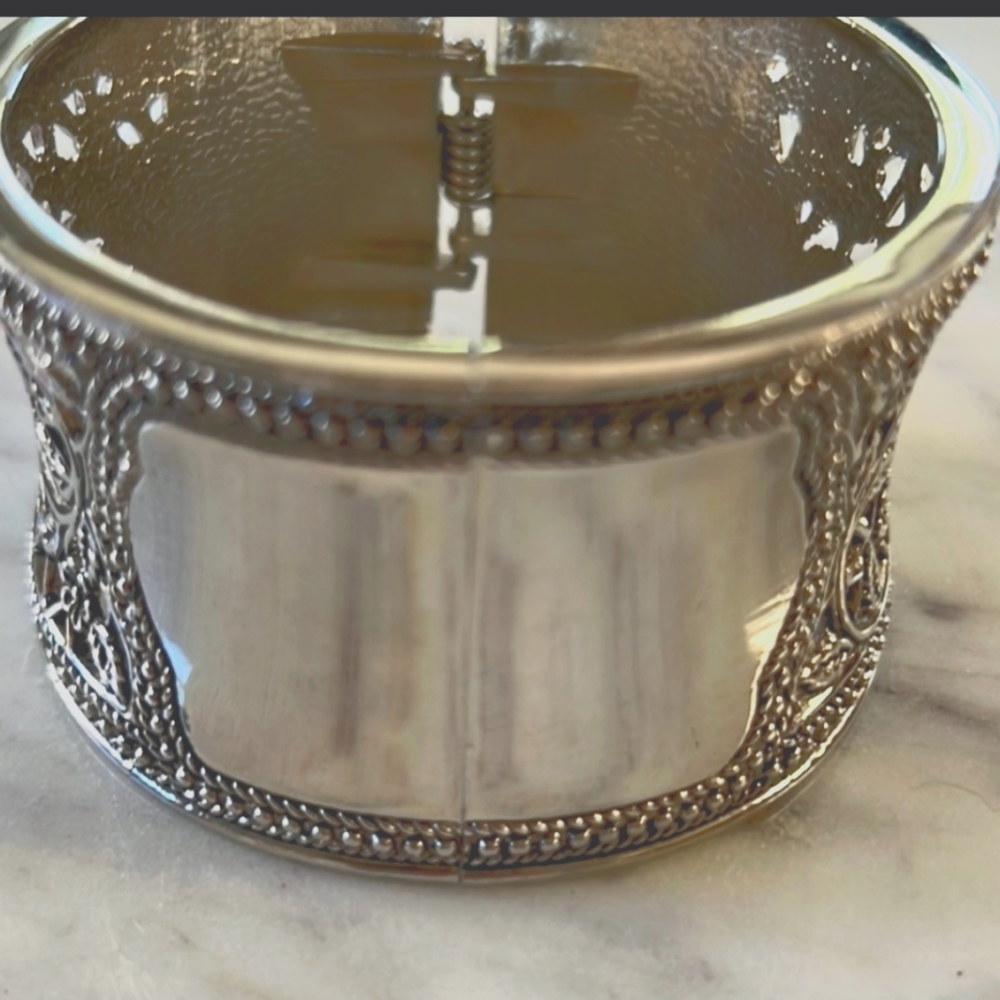Gorgeous 💓 Silver Cuff Bracelet Hinged Engravable